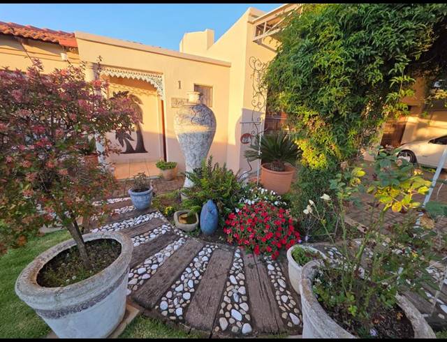 3 BEDROOM TOWNHOUSE FOR SALE IN RIVERSDALE